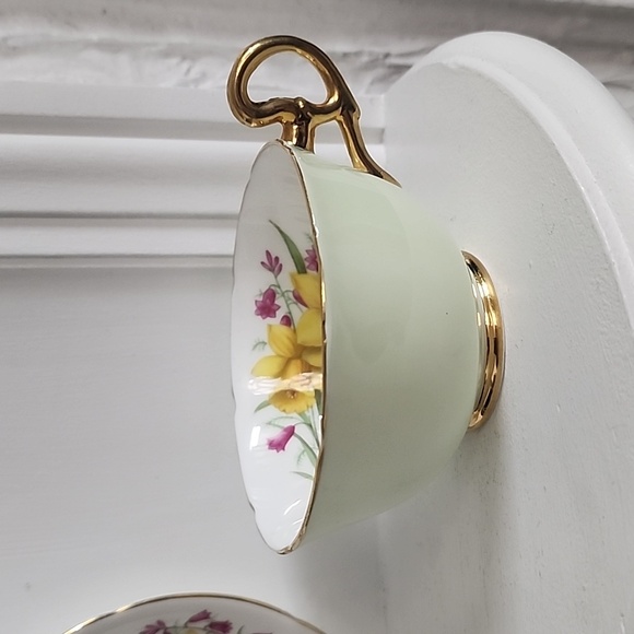 Vintage Royal Grafton Teacup and Saucer pastel green with floral bone china - Picture 4 of 8